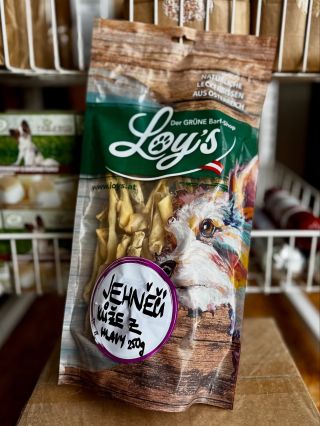 🆕 NOVINKA v nabídce – Jehněčí kůže z hlavy! 🐑 Perfektní přírodní pamlsek, který: ✅ čistí zuby a posiluje žvýkací svaly ✅...